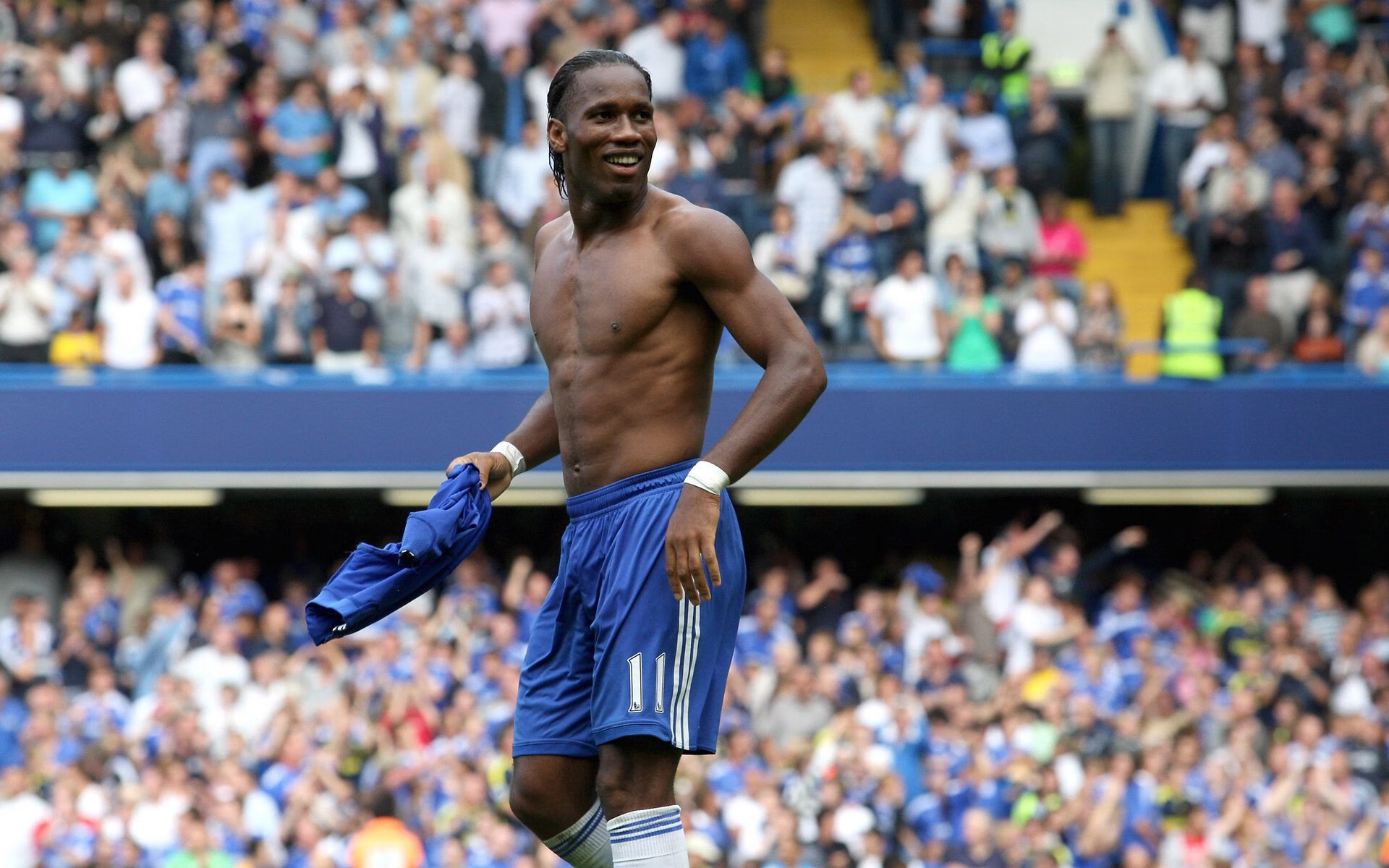 “青训基地引入国际先进设备，培养更具竞争力的人才”，青训中心